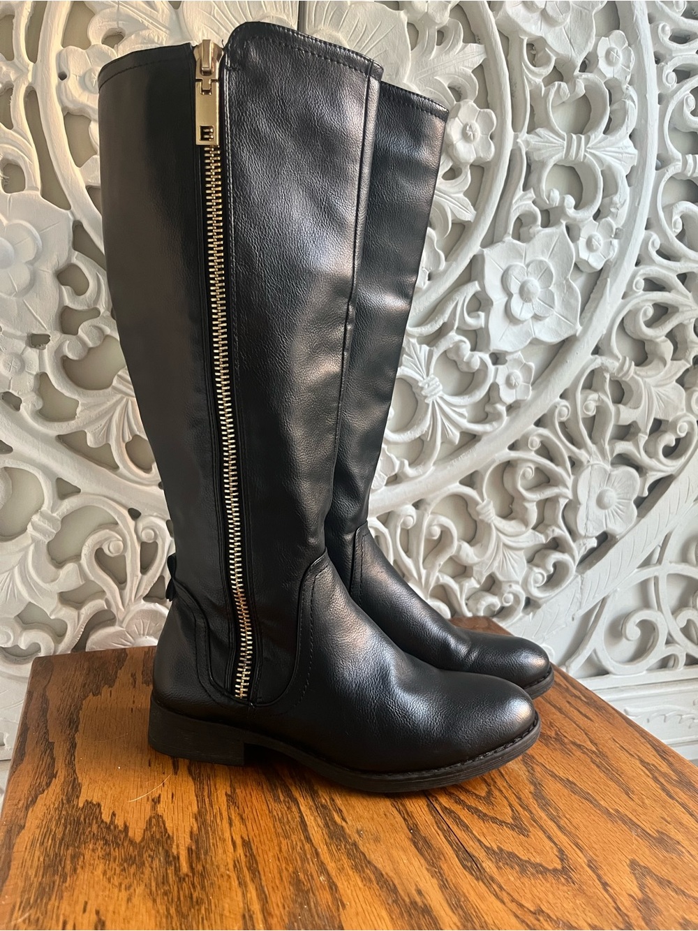 Steve Madden Black Knee High Riding Boots Gold Zip Faux Leather Women’s Size 36 - Picture 2 of 12
